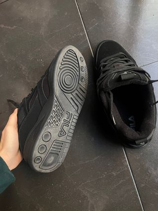 Zapatillas Fila Negras.