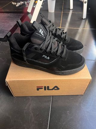 Zapatillas Fila Negras.