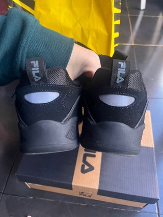 Zapatillas Fila Negras.