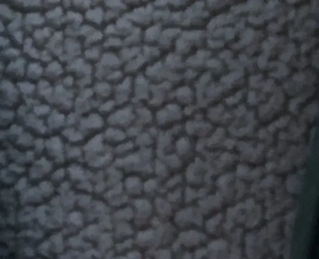 ABRIGO IMPERMEABLE VERDE OLIVA CON SHERPA BLANCO