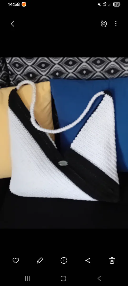 Bolso blanco y negro amplio