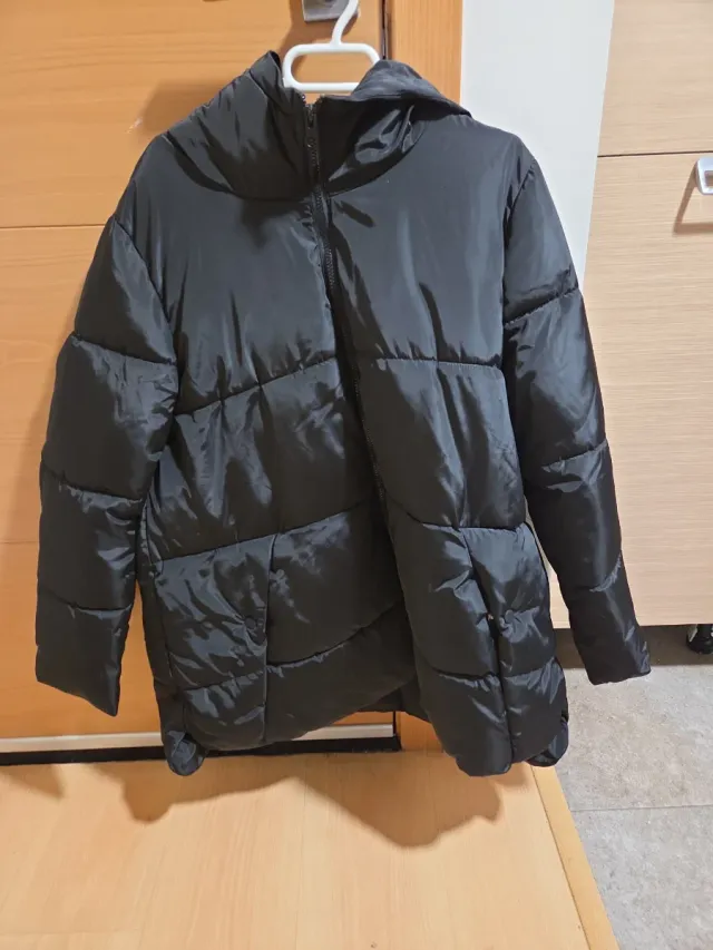 Parka negra acolchada