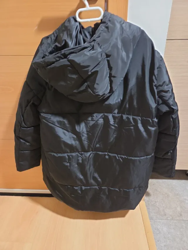 Parka negra acolchada