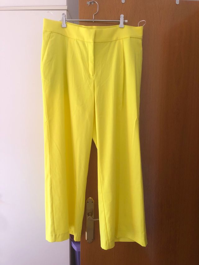 Pantalón ancho amarillo