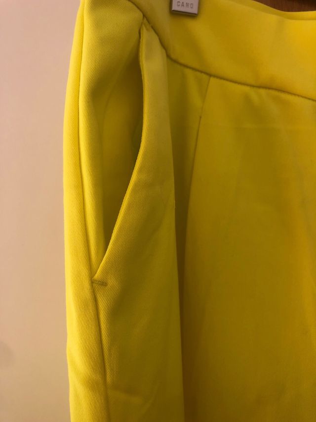 Pantalón ancho amarillo