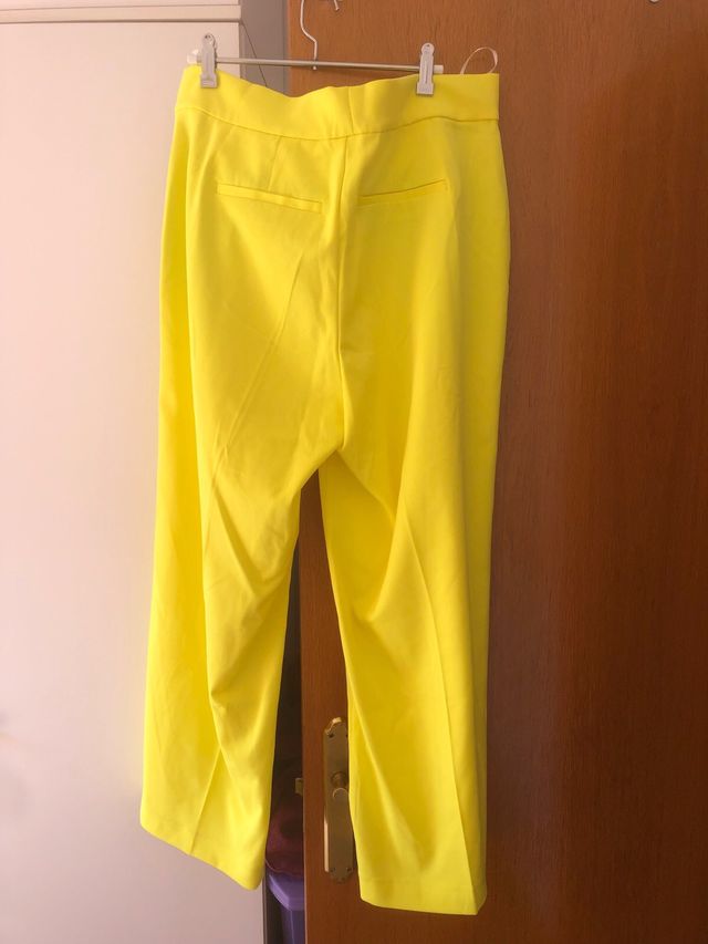 Pantalón ancho amarillo