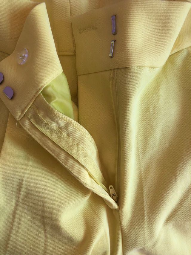 Pantalón ancho amarillo