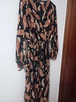 Vestido estampado hojas y lunares. Forrado por den