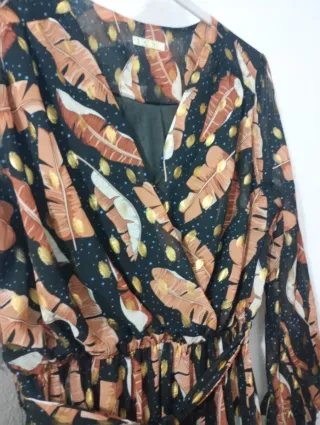 Vestido estampado hojas y lunares. Forrado por den