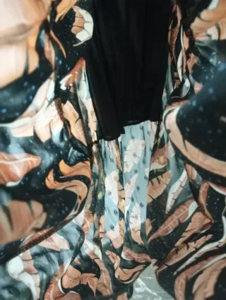 Vestido estampado hojas y lunares. Forrado por den