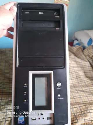 Torre Ordenador Retro Negra y Plateada