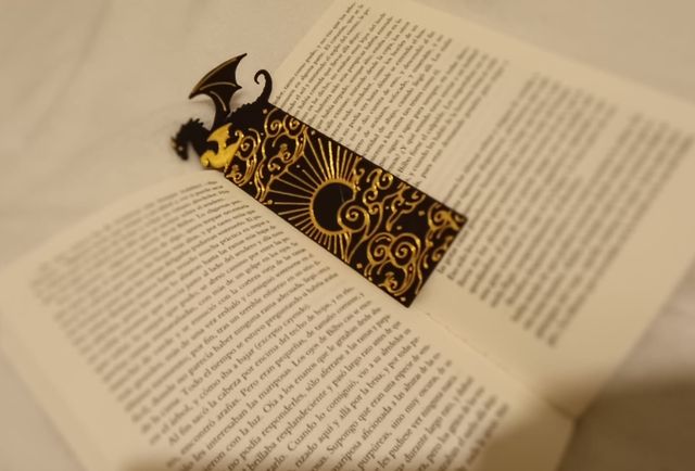 Marca páginas inspirado en el libro Fourth Wing