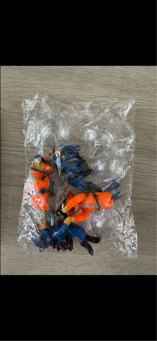 Accessori per acquario con subacquei, tesori e pietre