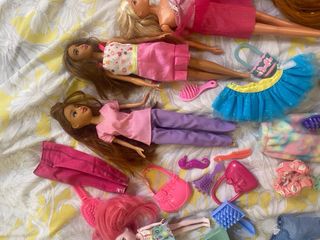 Lote de Muñecas Barbie Ropa Accesorios bebes