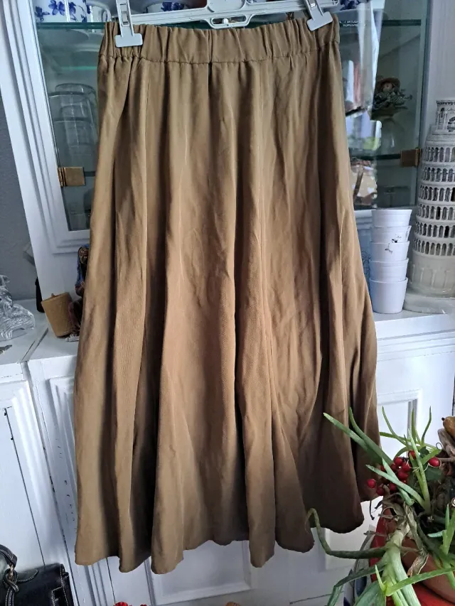 Falda Mango verde militar Larga