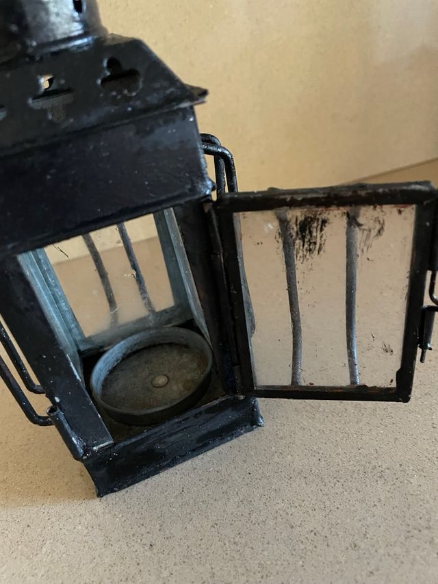 Lanterna vintage in metallo