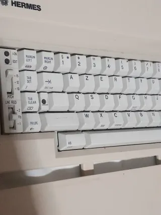 Máquina de Escrever Hermes EP250