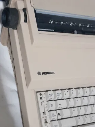 Máquina de Escrever Hermes EP250