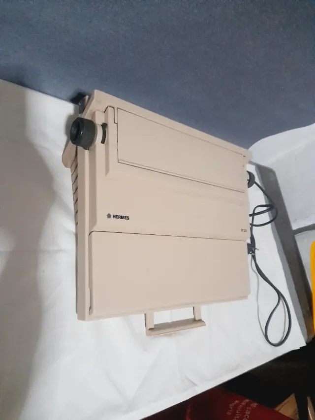 Máquina de Escrever Hermes EP250