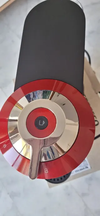 Cafetera Nespresso Vertuo Next Negra