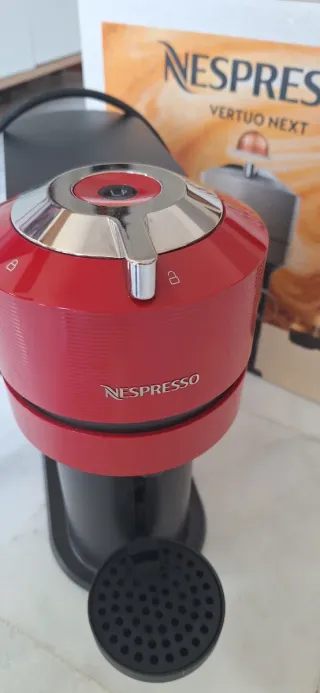 Cafetera Nespresso Vertuo Next Negra