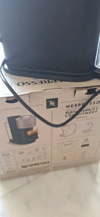Cafetera Nespresso Vertuo Next Negra