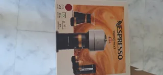 Cafetera Nespresso Vertuo Next Negra