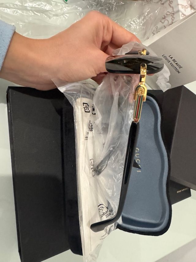 Gafas Gucci Negras y Doradas