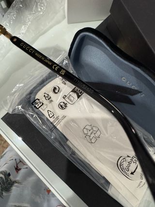 Gafas Gucci Negras y Doradas