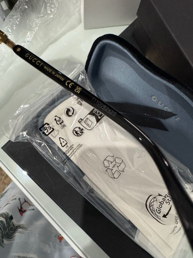 Gafas Gucci Negras y Doradas