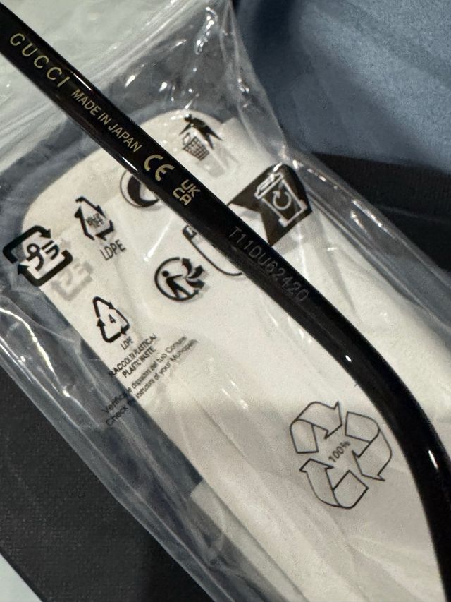 Gafas Gucci Negras y Doradas