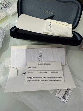 Gafas Gucci Negras y Doradas