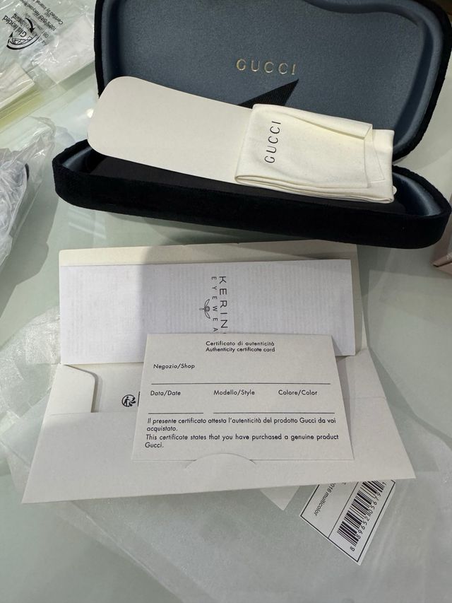 Gafas Gucci Negras y Doradas