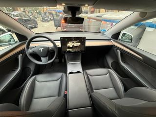Tesla Model Y 2024 320CV RWD