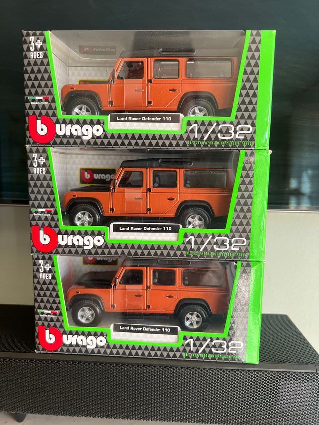 3x Burago Land Rover Defender 110 1/32