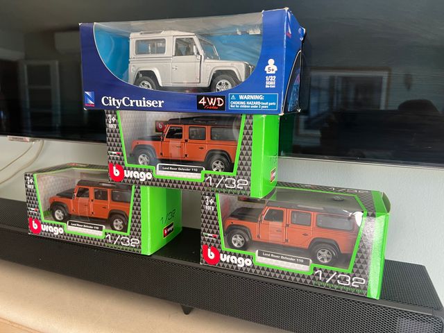 3x Burago Land Rover Defender 110 1/32