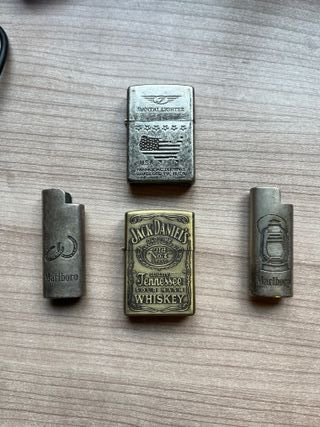 Confezione da 4 accendini: Zippo, Jack Daniel's, Marlboro