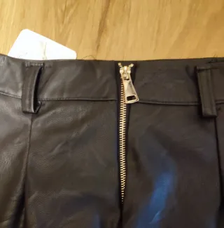 Falda piel sintética buena