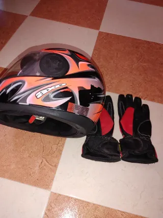 Casco y guantes de moto AXO