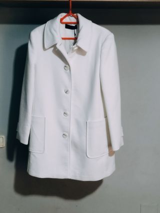 Abrigo 3/4 efecto capa blanco