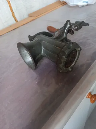 Máquina para hacer chorizos antigua