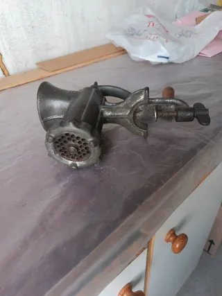 Máquina para hacer chorizos antigua