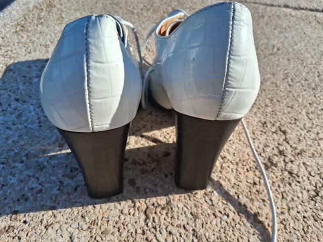 Zapatos de tacón blancos mujer