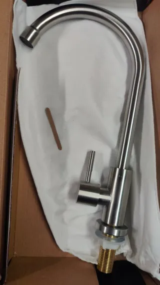 Rubinetto cucina in acciaio