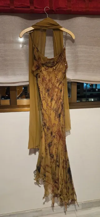 Vestido de fiesta dorado y marrón