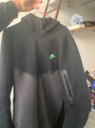 Sudadera Nike Tech Fleece Negra y Verde