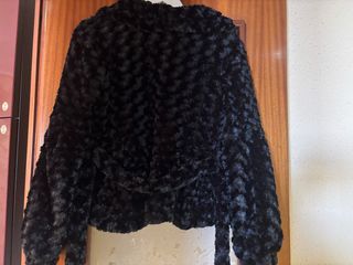 Chaqueta corta pelo negra