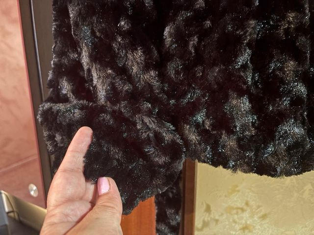 Chaqueta corta pelo negra