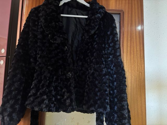 Chaqueta corta pelo negra