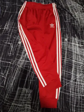 Chándal Adidas Rojo.....Talla 10-11 años